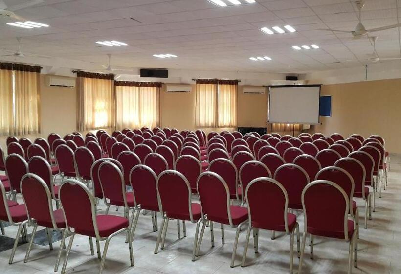 בית מלון כפרי Oasis