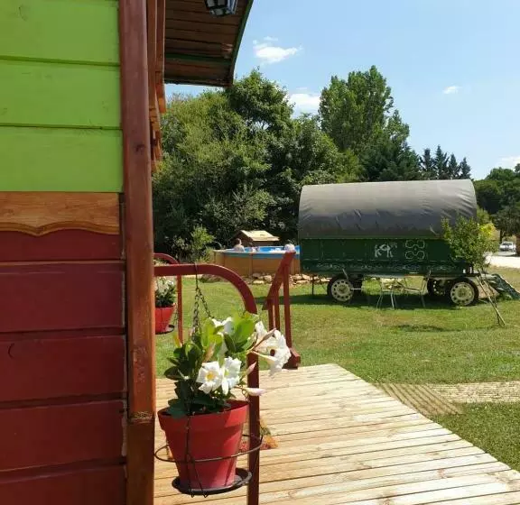 Majatalo La Roulotte De La Maison Du Bonheur