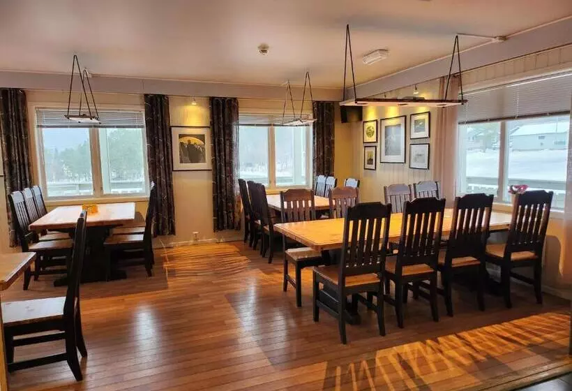 Majatalo Ulvsvåg Gjestgiveri Og Fjordcamping As