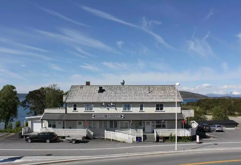 Majatalo Ulvsvåg Gjestgiveri Og Fjordcamping As