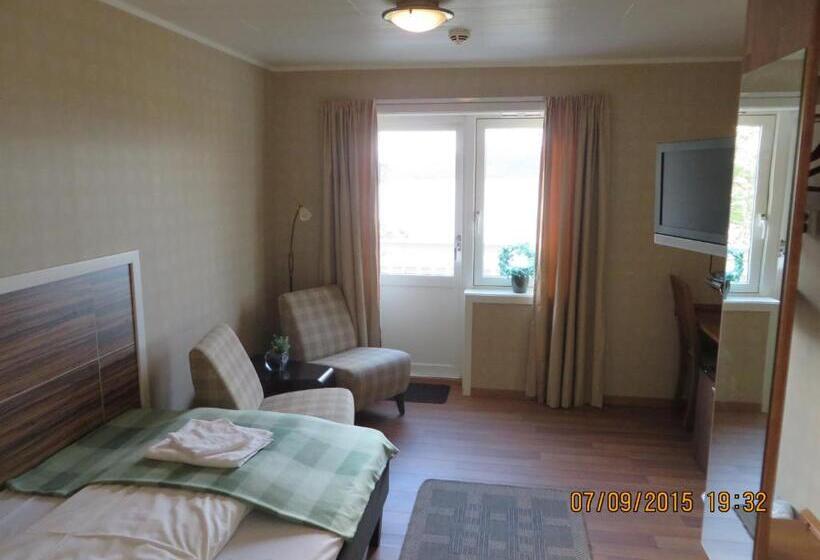 Пансион Ulvsvåg Gjestgiveri Og Fjordcamping As