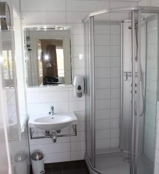 Majatalo Ulvsvåg Gjestgiveri Og Fjordcamping As