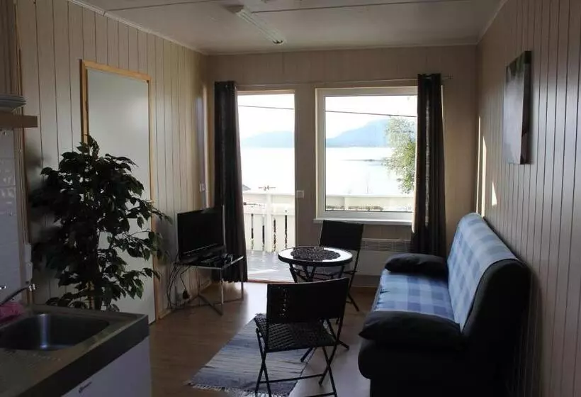 Majatalo Ulvsvåg Gjestgiveri Og Fjordcamping As