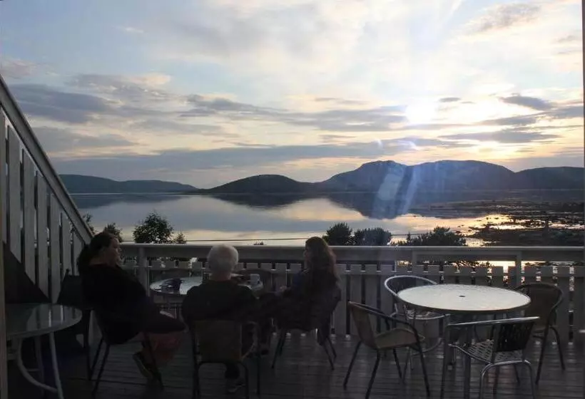 Majatalo Ulvsvåg Gjestgiveri Og Fjordcamping As
