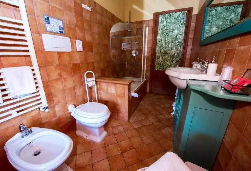 Aamiaismajoitus (B&B) Castello Di Strambinello