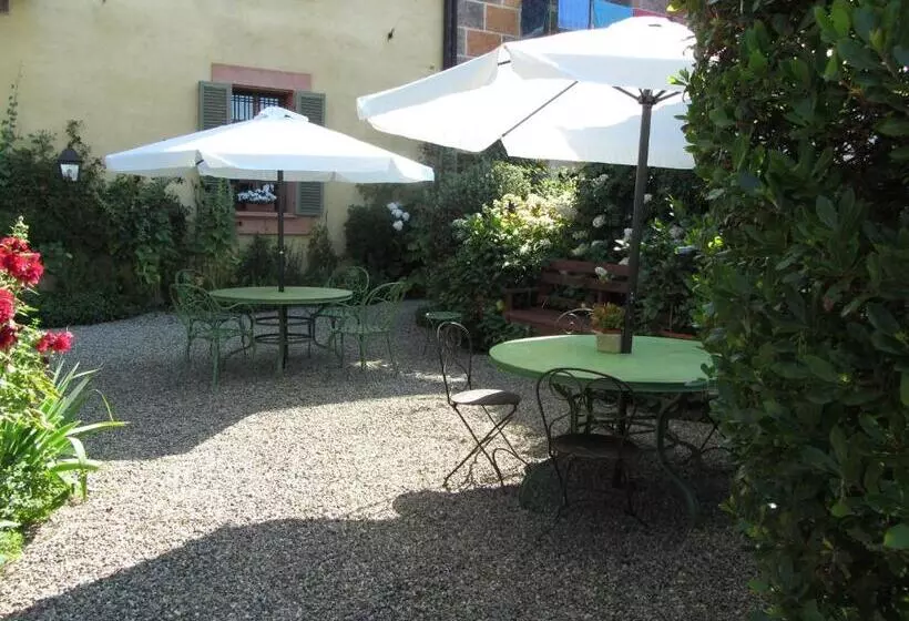 Aamiaismajoitus (B&B) Castello Di Strambinello