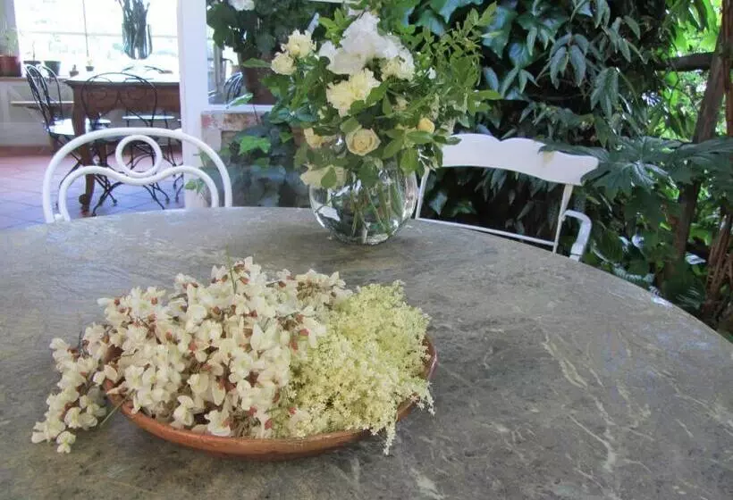 Aamiaismajoitus (B&B) Castello Di Strambinello