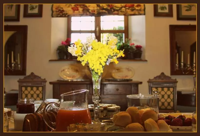 Aamiaismajoitus (B&B) Castello Di Strambinello