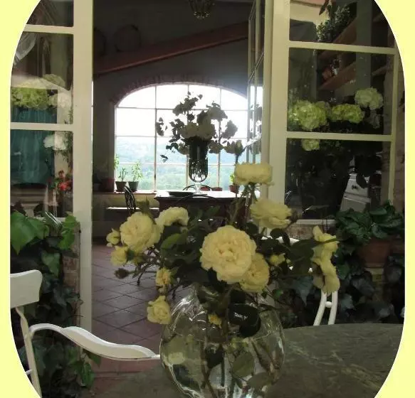 Aamiaismajoitus (B&B) Castello Di Strambinello