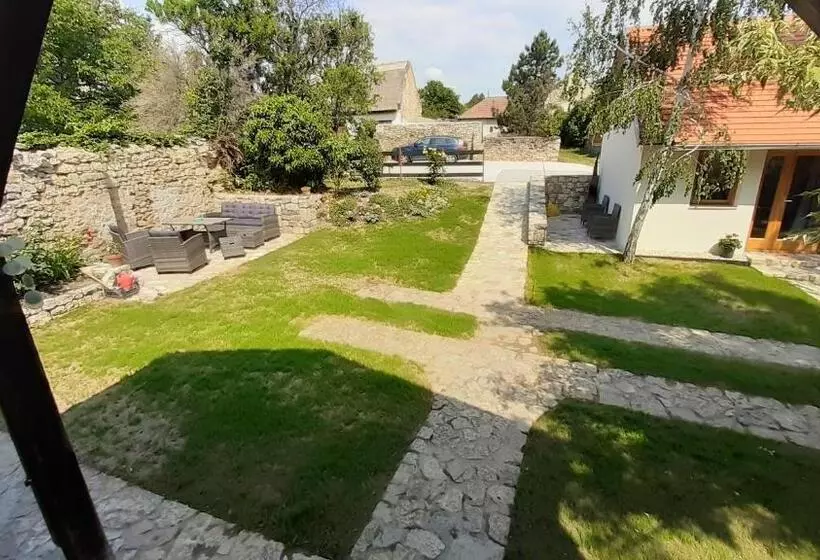 Köveskál Panzió