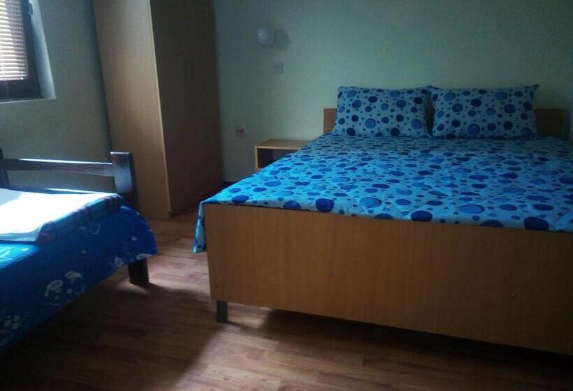 Pensión Lile Pestani Accommodation