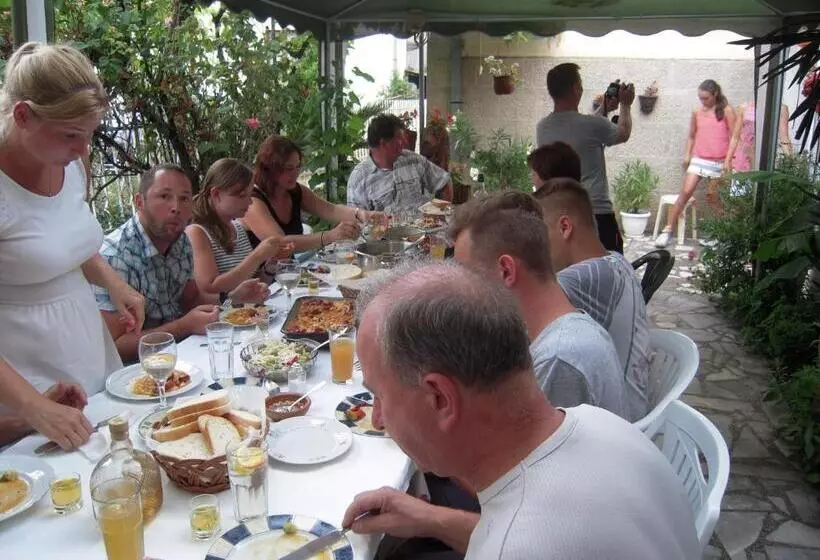 پانسیون Lile Pestani Accommodation