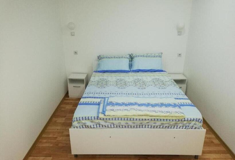 Pensión Lile Pestani Accommodation