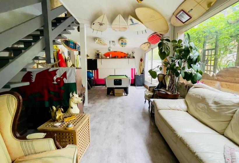 הוסטל Carwyns Surf House