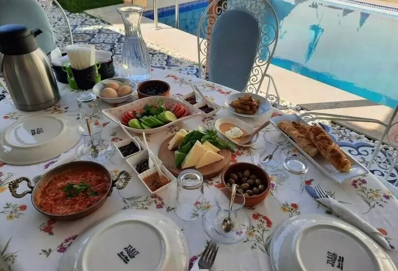簡易ホテル Aral Turkuaz Butik Otel