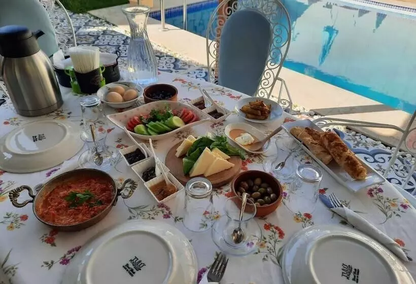 簡易ホテル Aral Turkuaz Butik Otel
