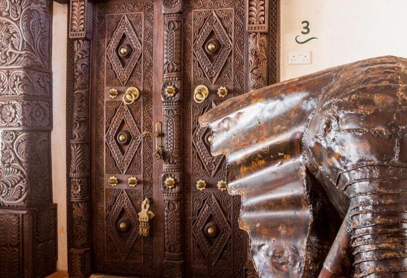 هتل The Maji Beach Boutique