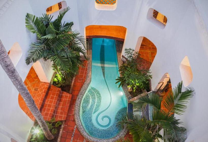 هتل The Maji Beach Boutique