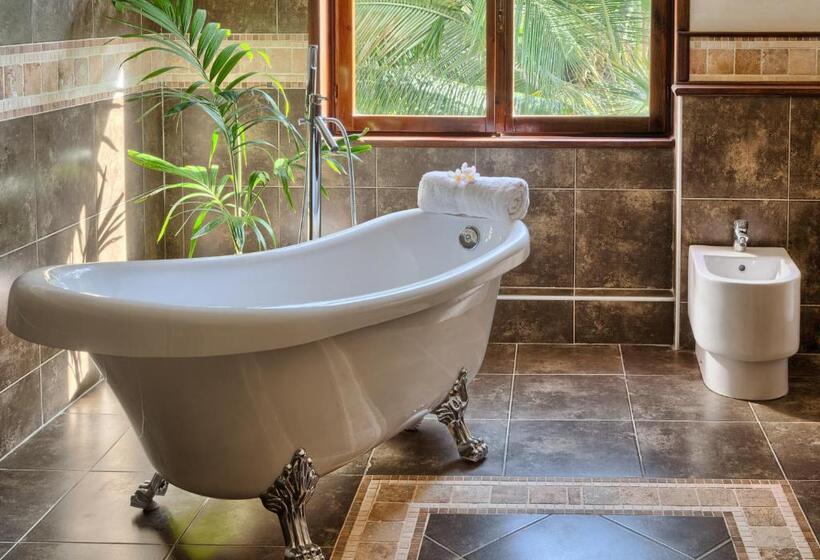 هتل The Maji Beach Boutique