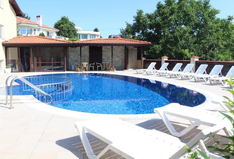 ペンション Complex Pika