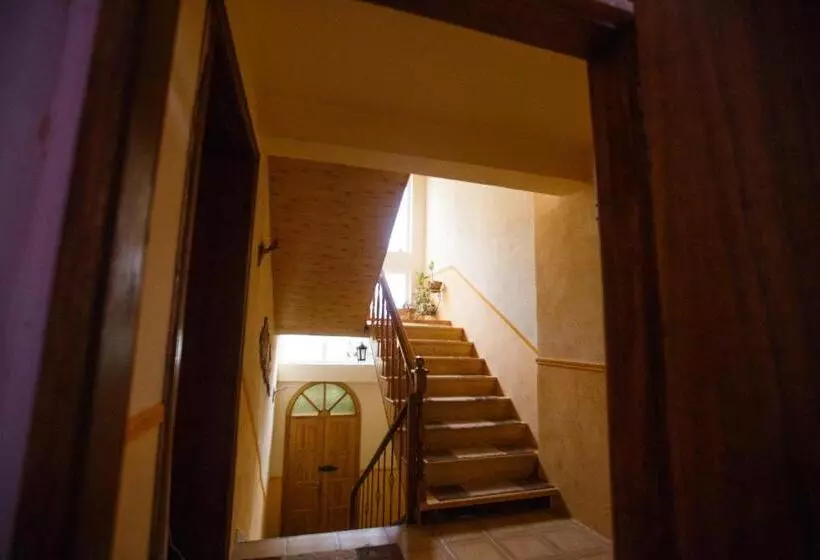 Majatalo Guest House In Drachino