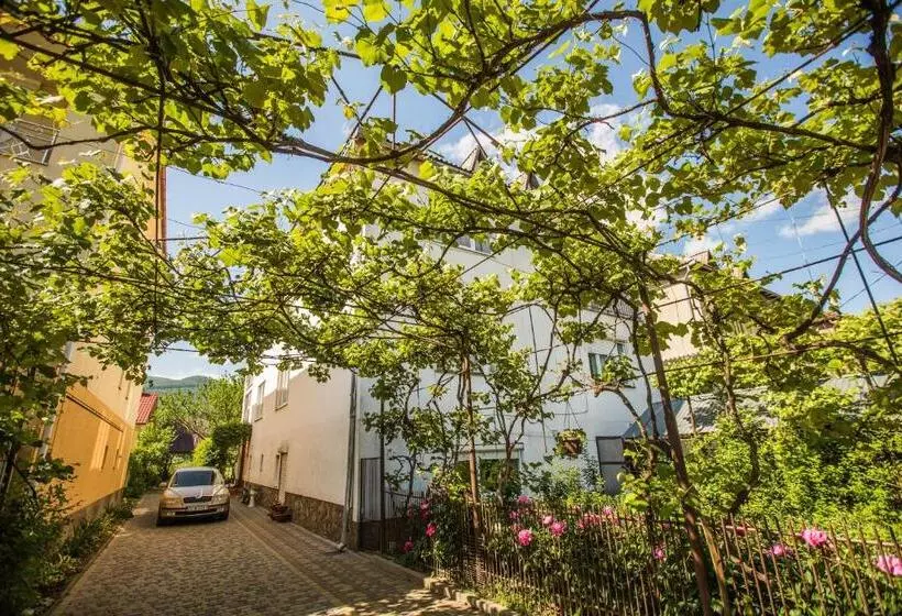 Majatalo Guest House In Drachino