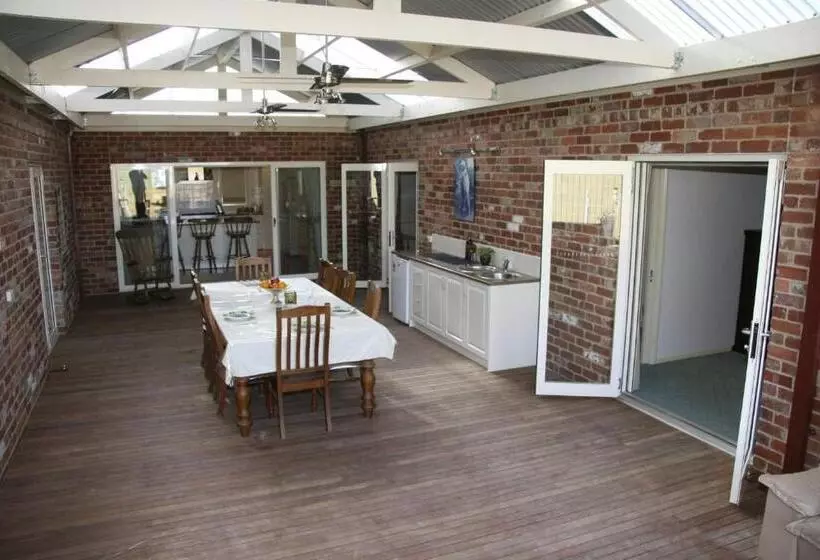 צימר Cabarita Lodge