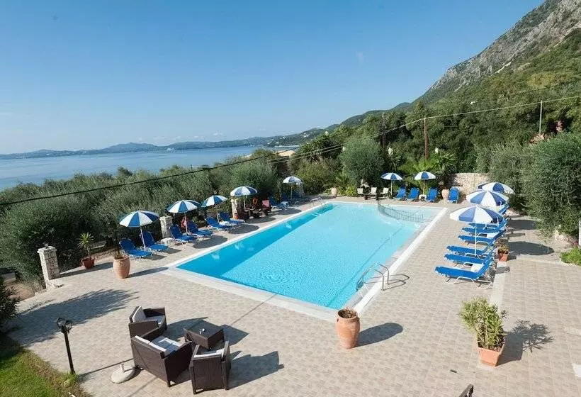 Crystal Blue Hotel, Barbati