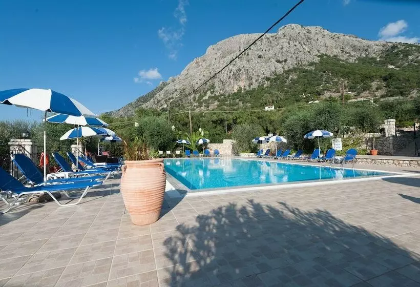 Crystal Blue Hotel, Barbati