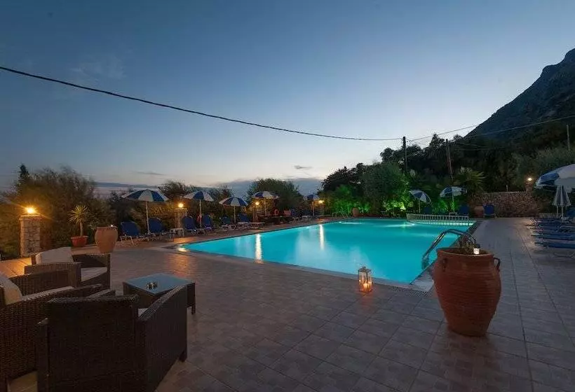 Crystal Blue Hotel, Barbati