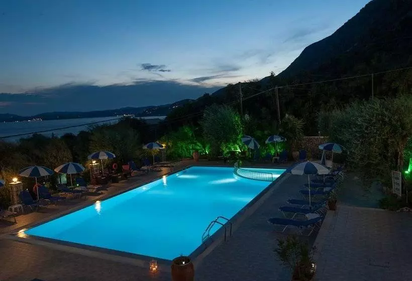 Crystal Blue Hotel, Barbati