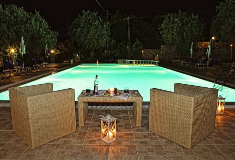 Crystal Blue Hotel, Barbati