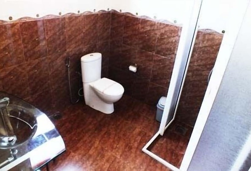 בית מלון כפרי New Ashley Resorts  Ltd