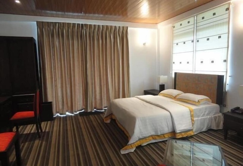 בית מלון כפרי New Ashley Resorts  Ltd