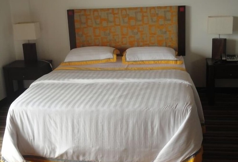 בית מלון כפרי New Ashley Resorts  Ltd