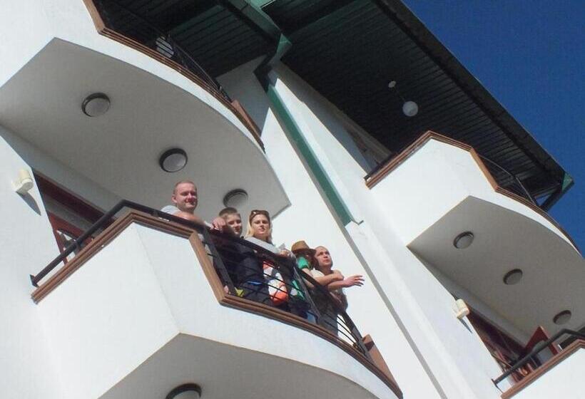 בית מלון כפרי New Ashley Resorts  Ltd