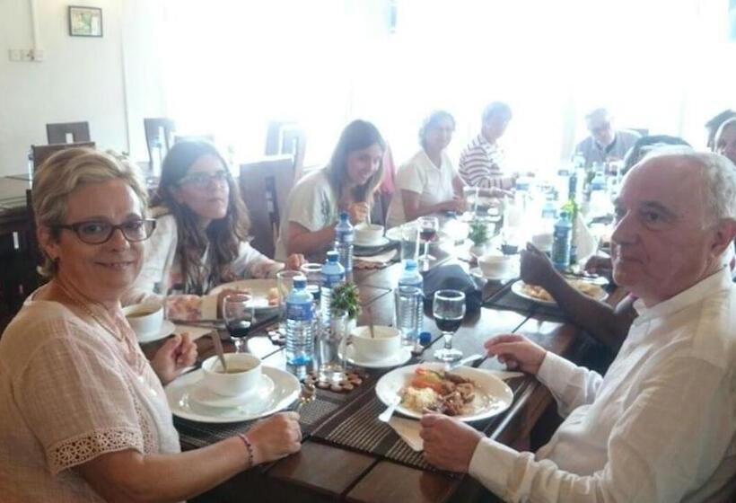 בית מלון כפרי New Ashley Resorts  Ltd