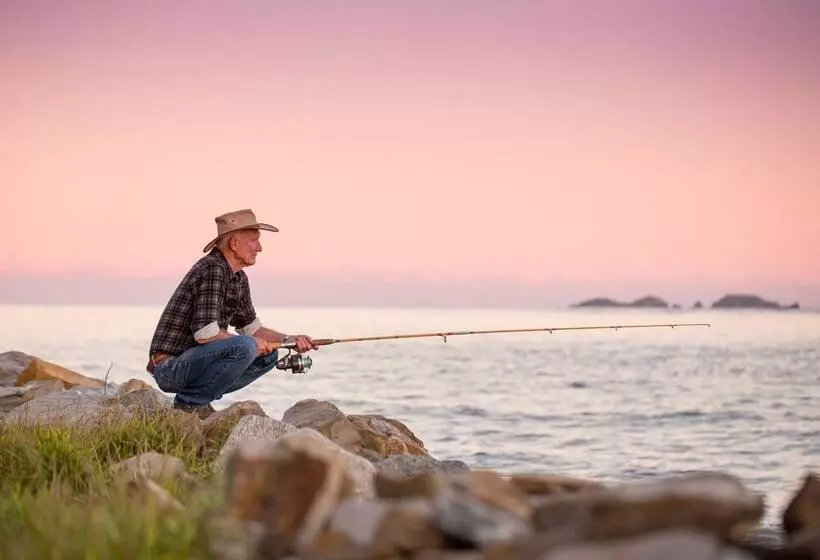 Отель Big4 Batemans Bay At Easts Riverside Holiday Park