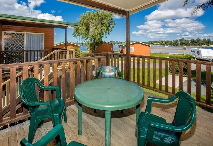 Отель Big4 Batemans Bay At Easts Riverside Holiday Park