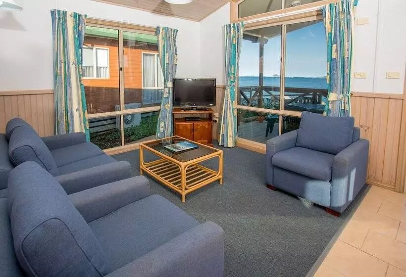 Отель Big4 Batemans Bay At Easts Riverside Holiday Park