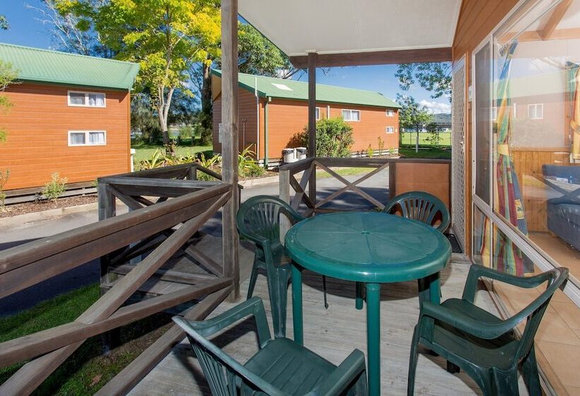 בית מלון כפרי Big4 Batemans Bay At Easts Riverside Holiday Park