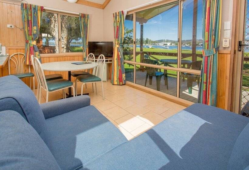 בית מלון כפרי Big4 Batemans Bay At Easts Riverside Holiday Park