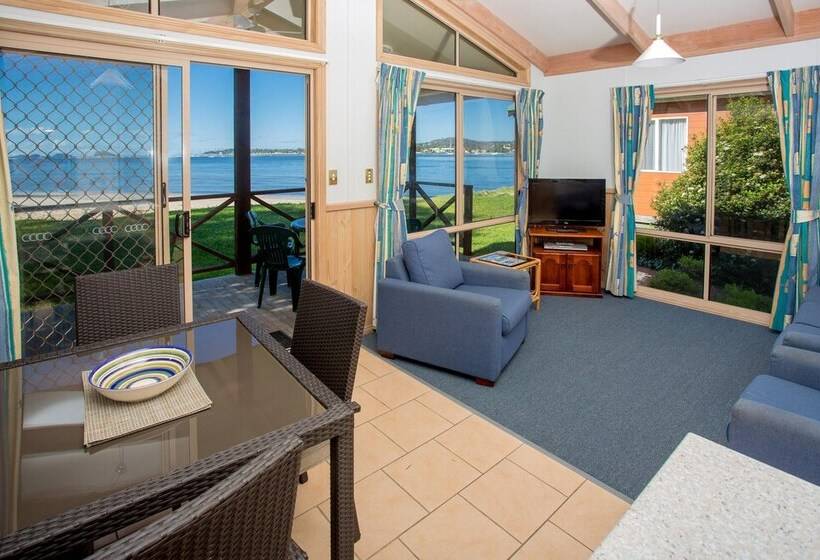 בית מלון כפרי Big4 Batemans Bay At Easts Riverside Holiday Park