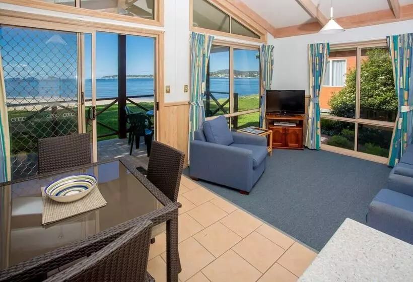 Отель Big4 Batemans Bay At Easts Riverside Holiday Park