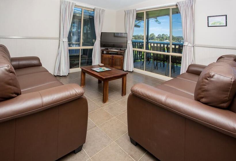 בית מלון כפרי Big4 Batemans Bay At Easts Riverside Holiday Park