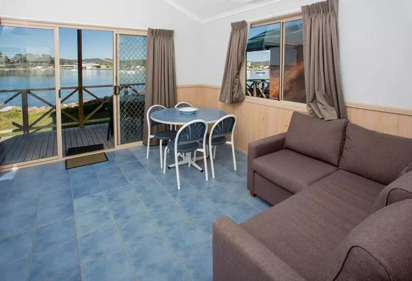 Отель Big4 Batemans Bay At Easts Riverside Holiday Park