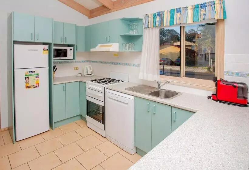 Отель Big4 Batemans Bay At Easts Riverside Holiday Park