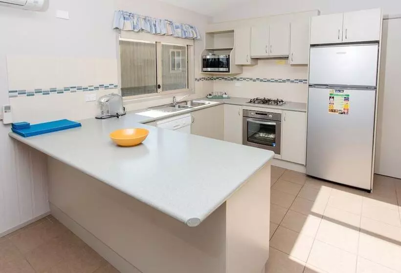 Отель Big4 Batemans Bay At Easts Riverside Holiday Park