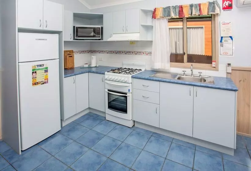 Отель Big4 Batemans Bay At Easts Riverside Holiday Park