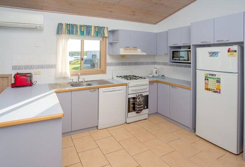 בית מלון כפרי Big4 Batemans Bay At Easts Riverside Holiday Park